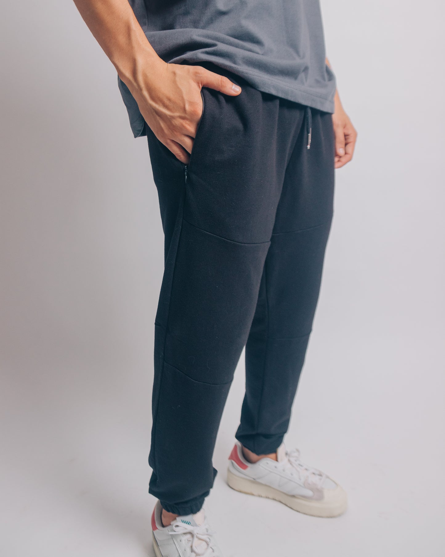 BLACK BASIC JOGGER