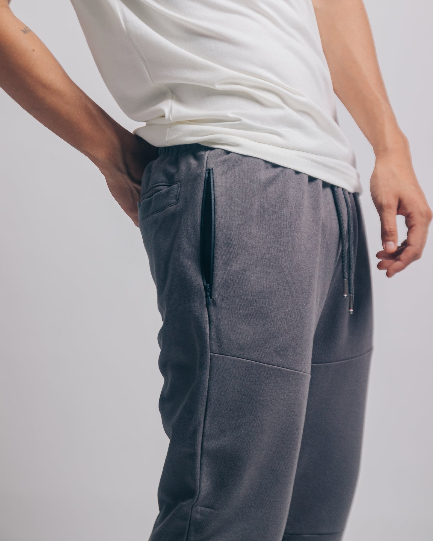 JOGGER BÁSICO GRIS